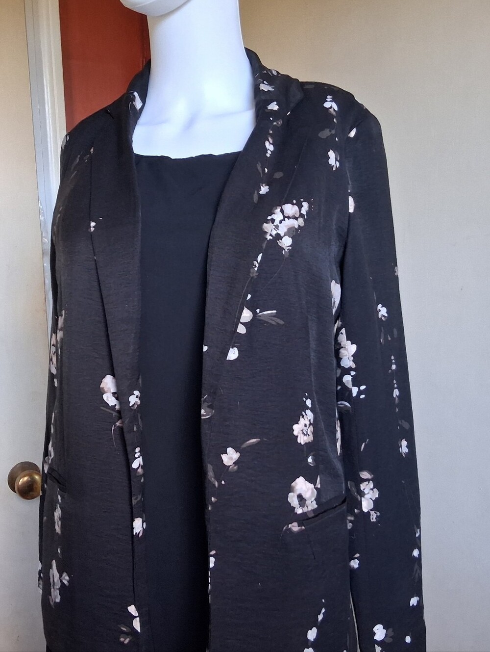 LC Lauren Conrad Black Floral Open-Front Blazer ONLY